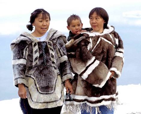https://bipbap.ru/wp-content/uploads/2017/10/597px-Inuit-Kleidung_1.jpg